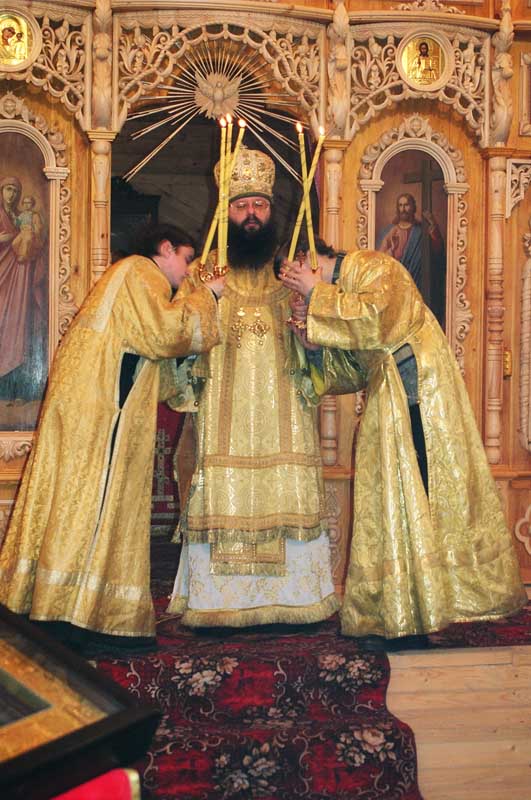 http://www.jesus-is-savior.com/False%20Religions/Russian_Orthodox/russian_orthodox-idolatry2.jpg