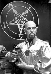 Verbindungen zum Satanismus - eine kleine Übersicht Anton_lavey-hells_minister